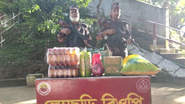 লেম্বুছড়ি সীমান্তে মিয়ানমারে পাচারকালে পণ্য জব্দ